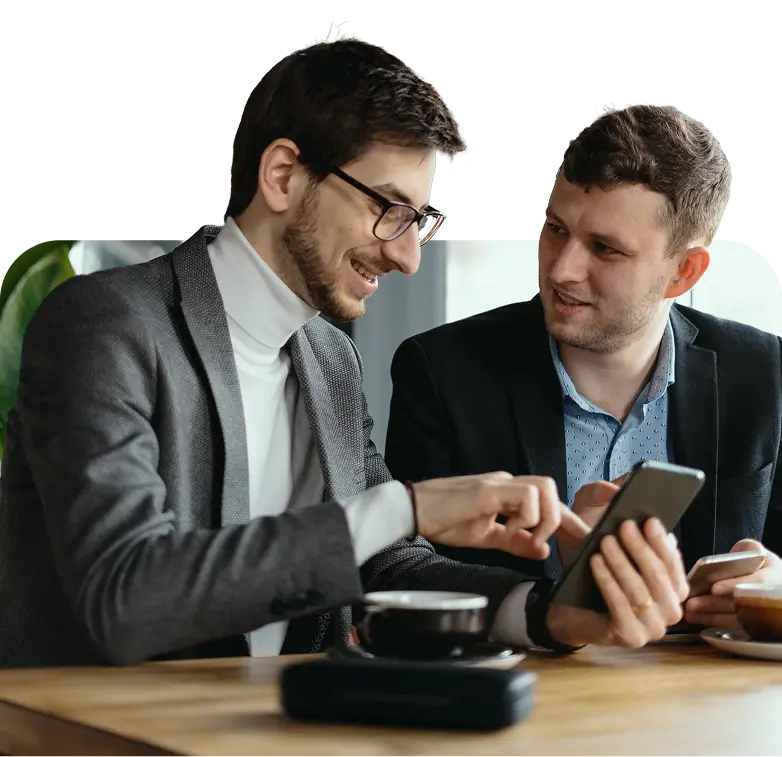 Especialista conversando com cliente